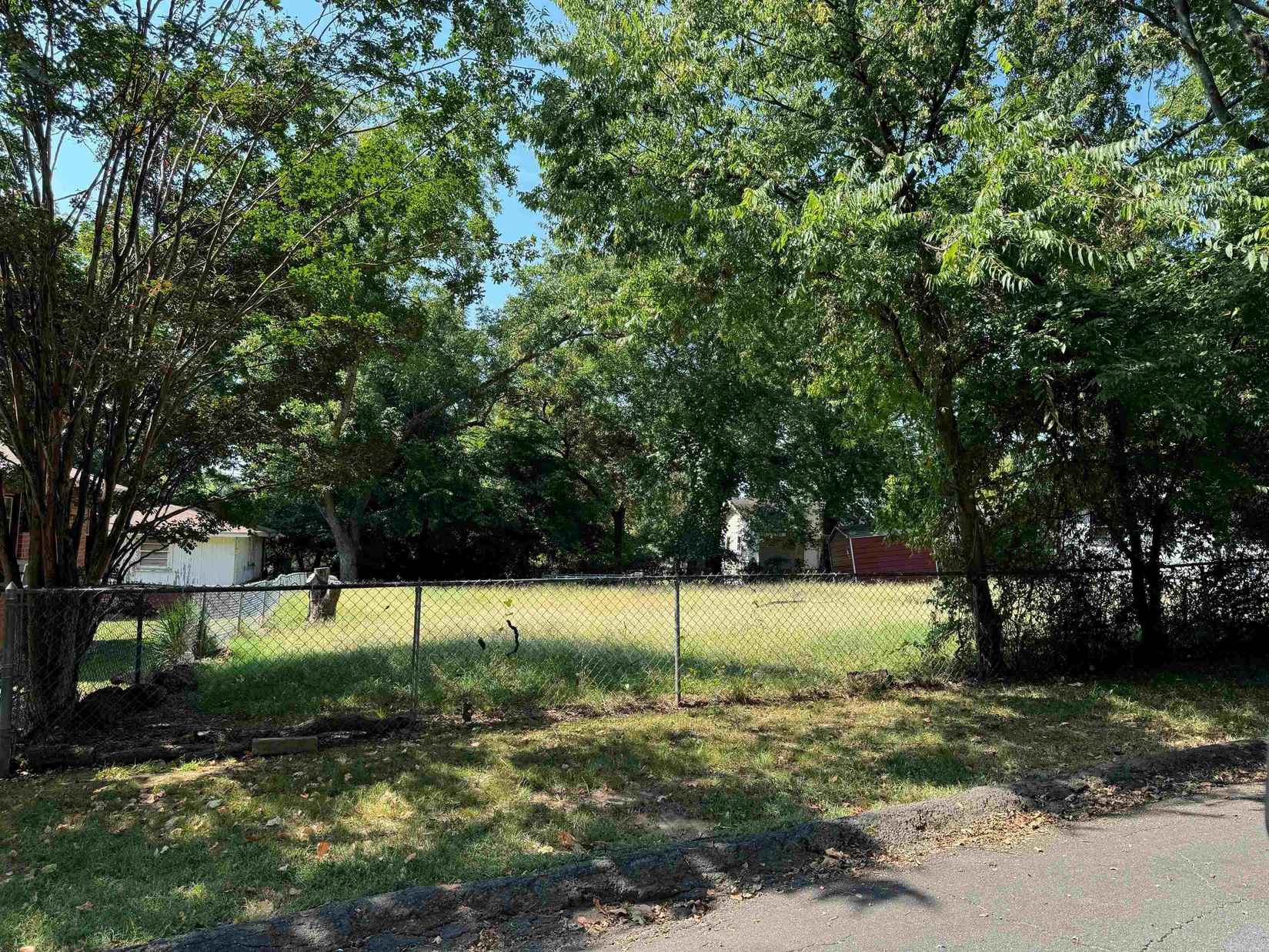 2320 W 16tj St  