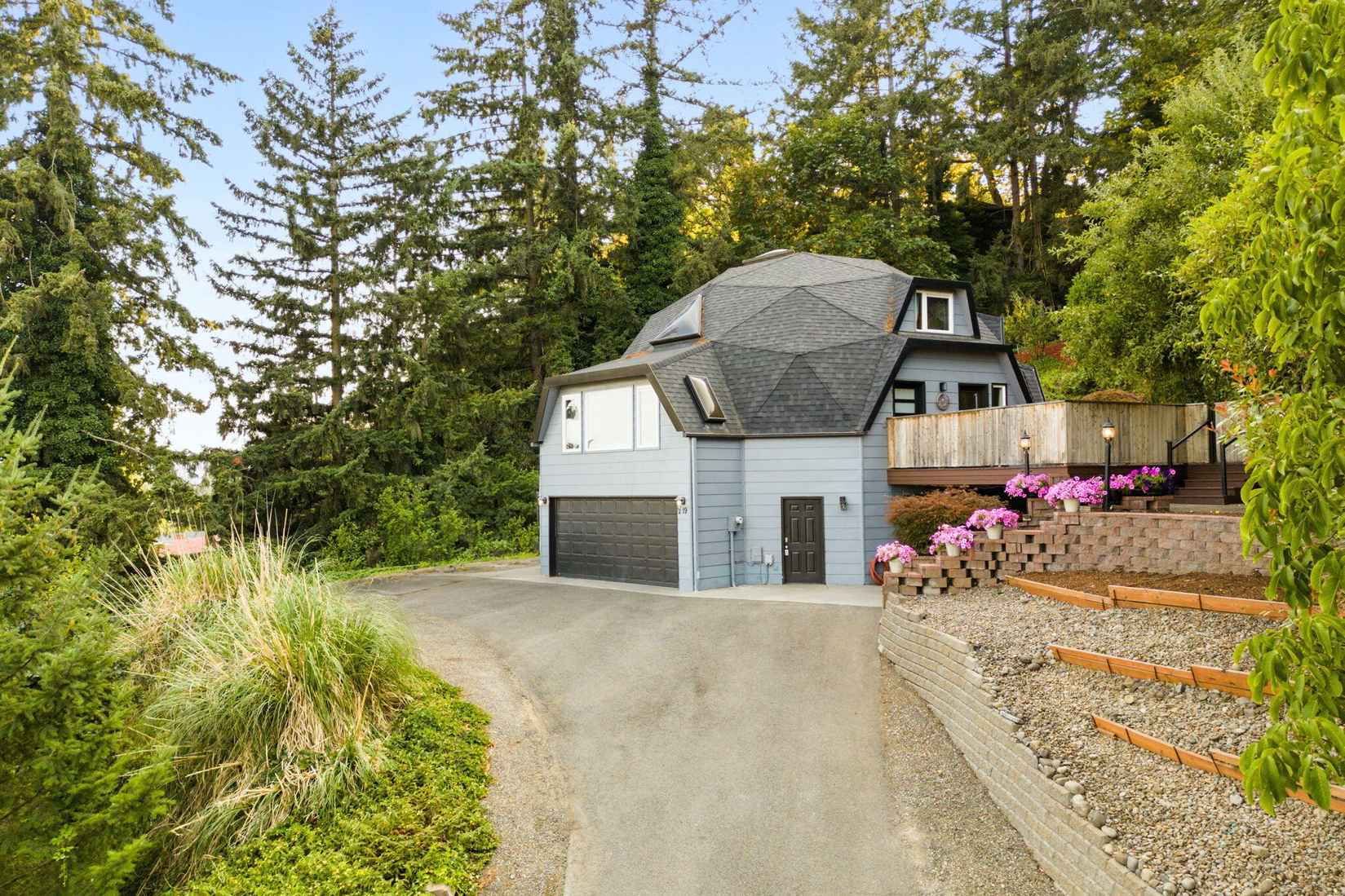 219 Stoneway Dr  
