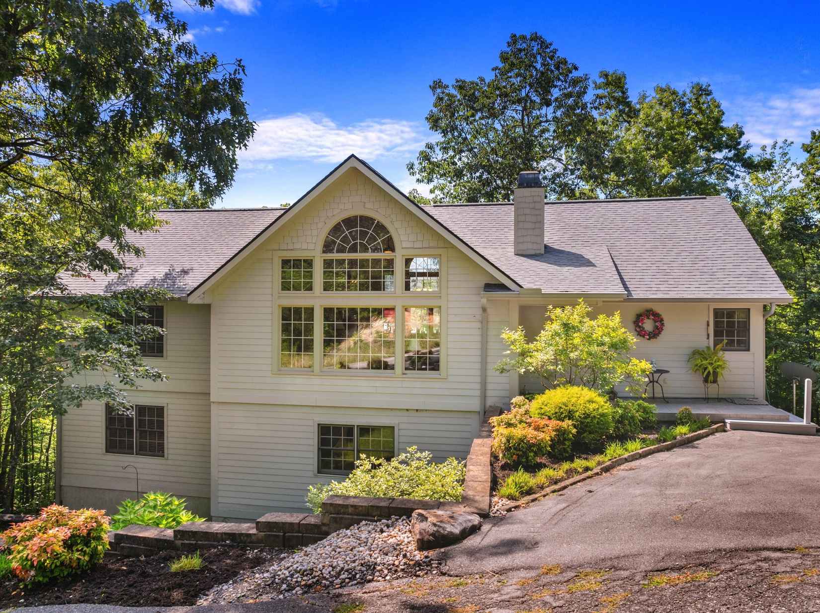 702 John Sevier Dr  