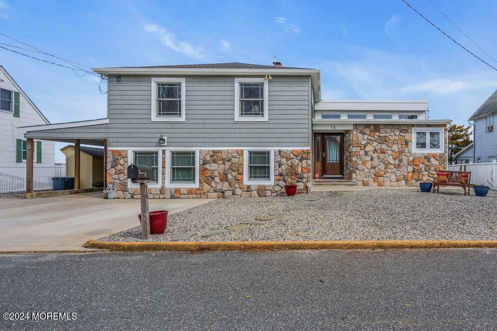 16 High Tide Dr  