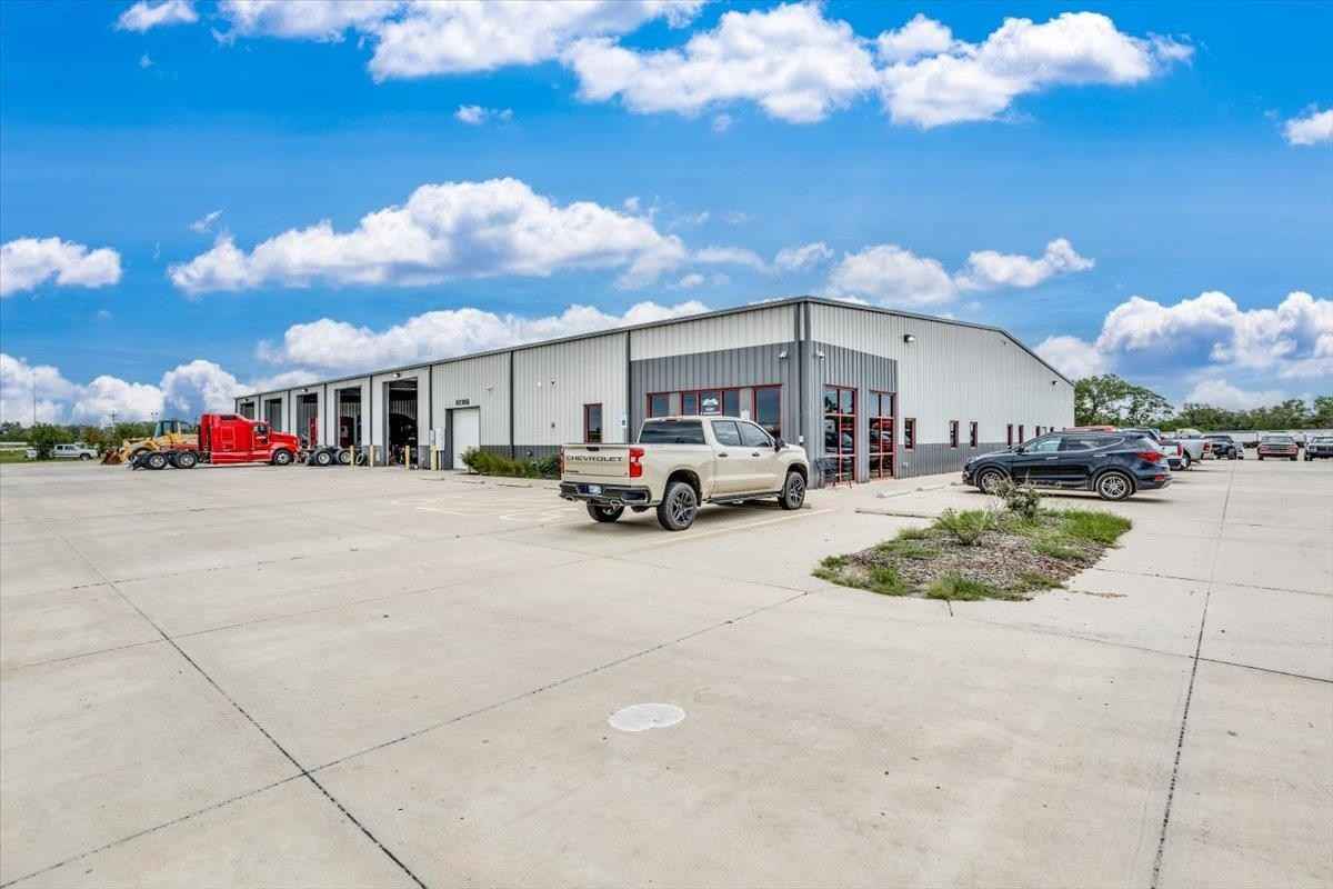 1601 E BLANCHARD AVE  