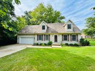 907 W Locust Ln  