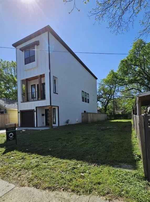 922 Muncie Ave  