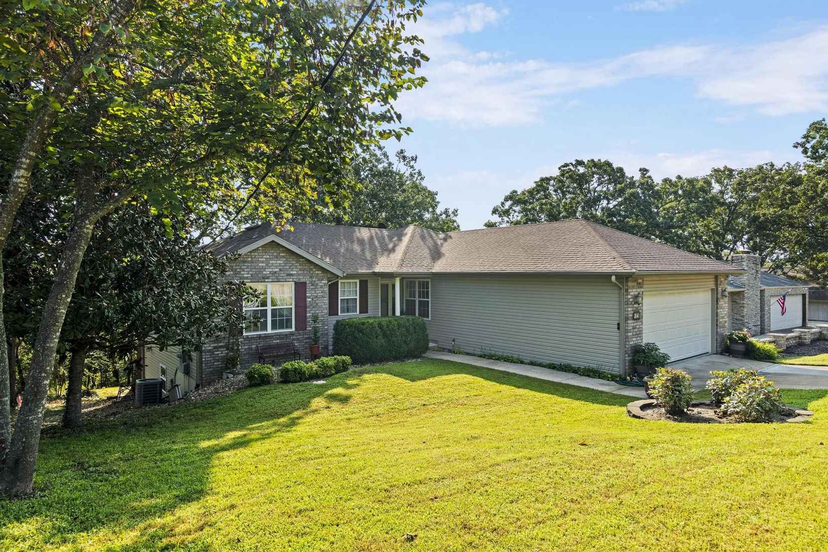 135 Lakeshore Dr  