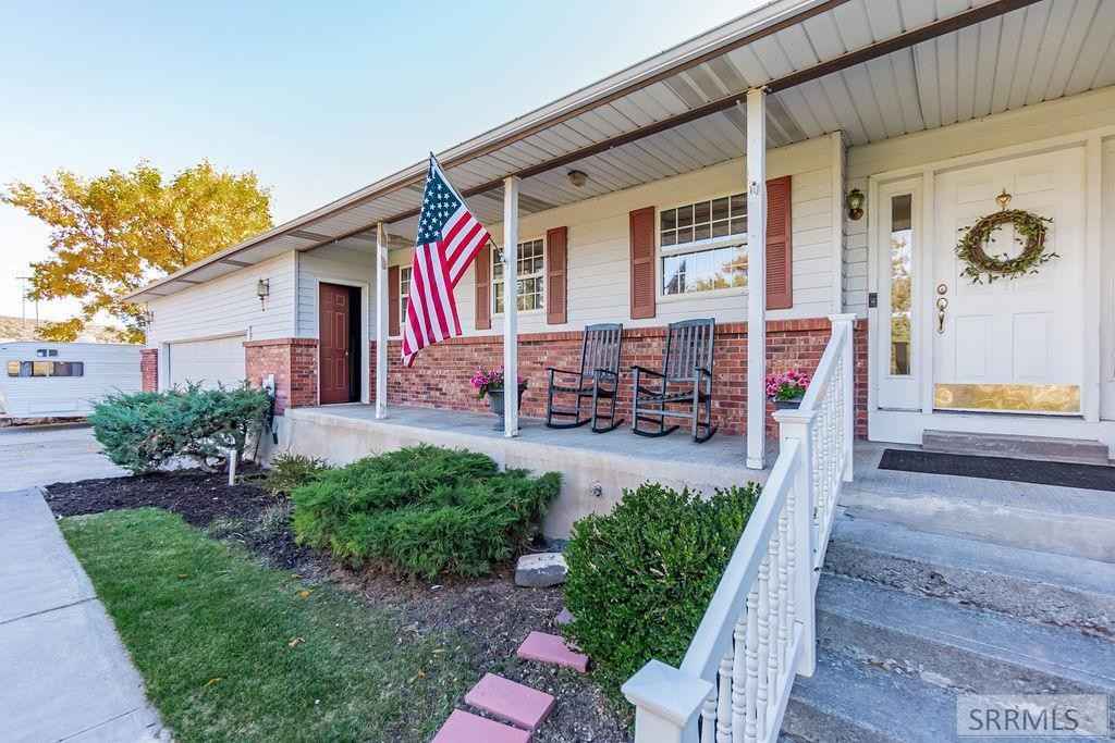 5410 N Redondo Evita  