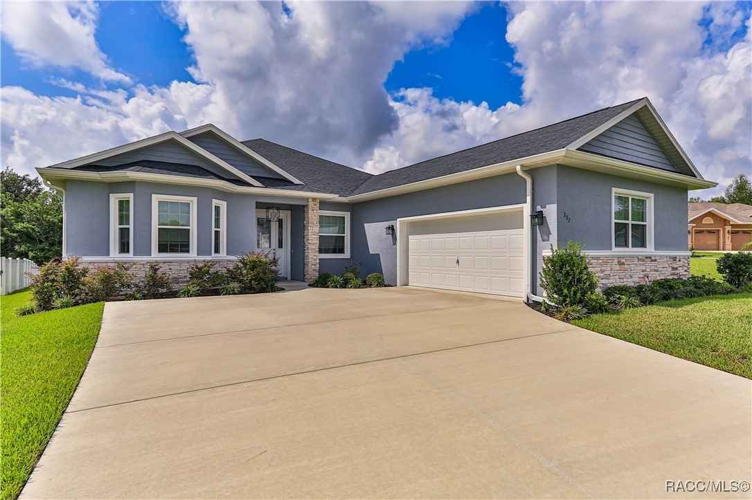 392 W COBBLESTONE Loop  
