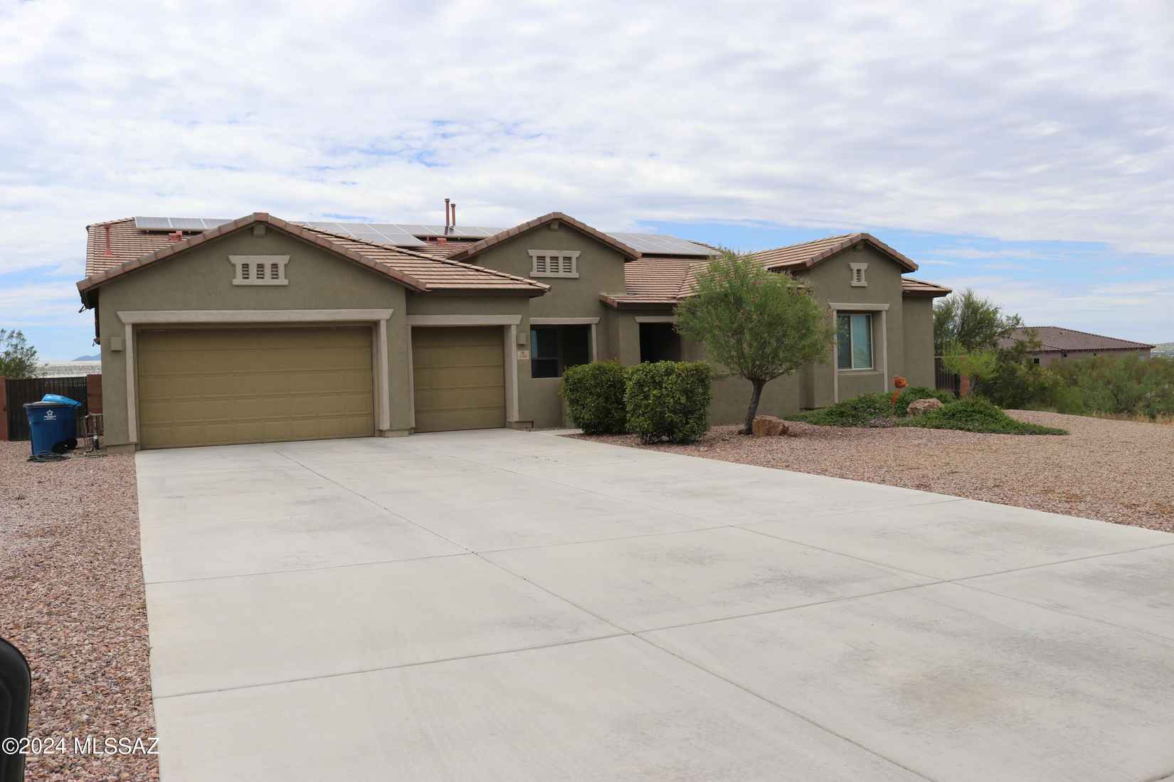 1300 E Madera Ests Ln  