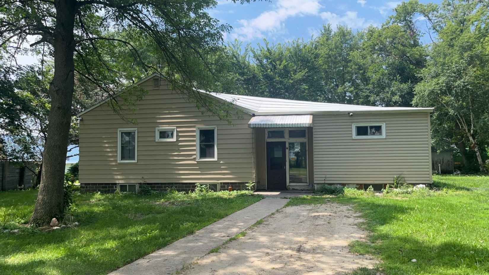 224 Oakwood Cir  
