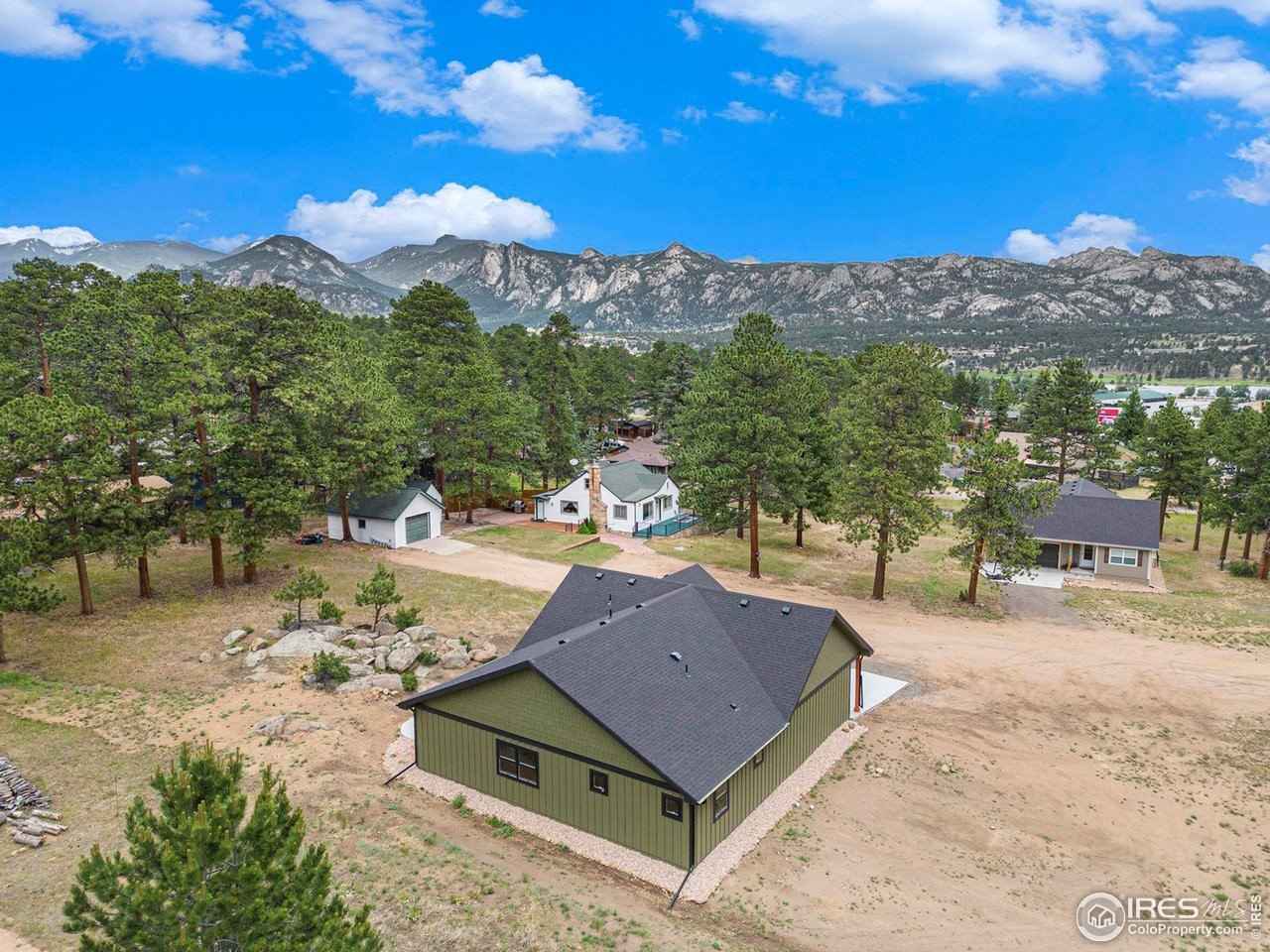 920 Saxon Ct  