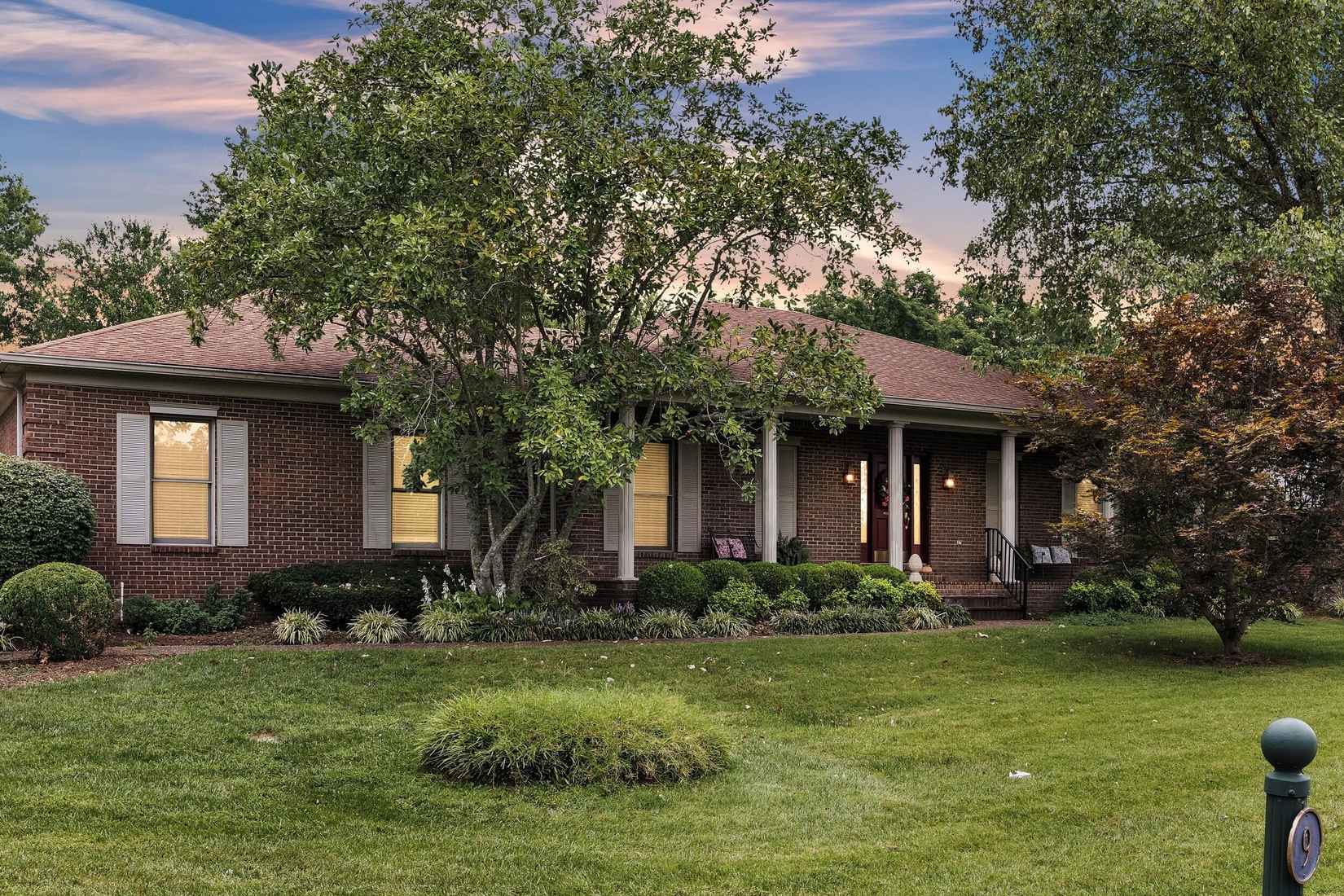 9 Olde Vlg Dr  