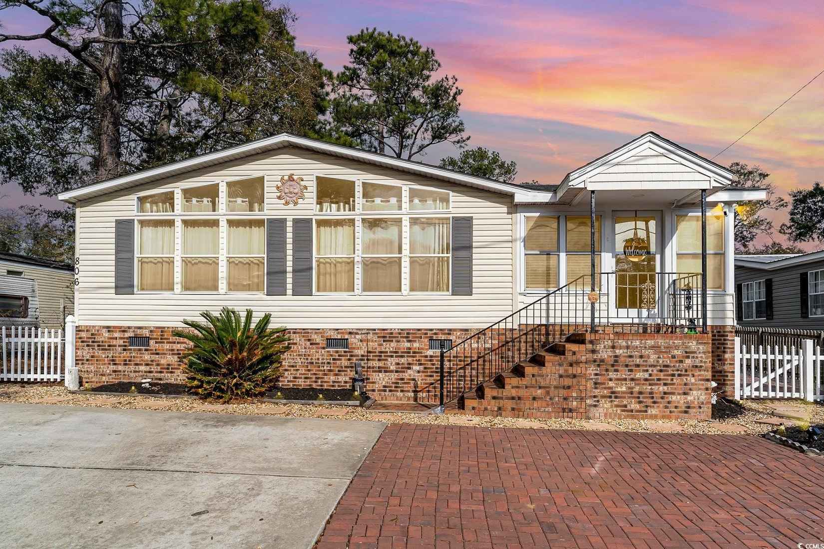 806 Lowe Dr  