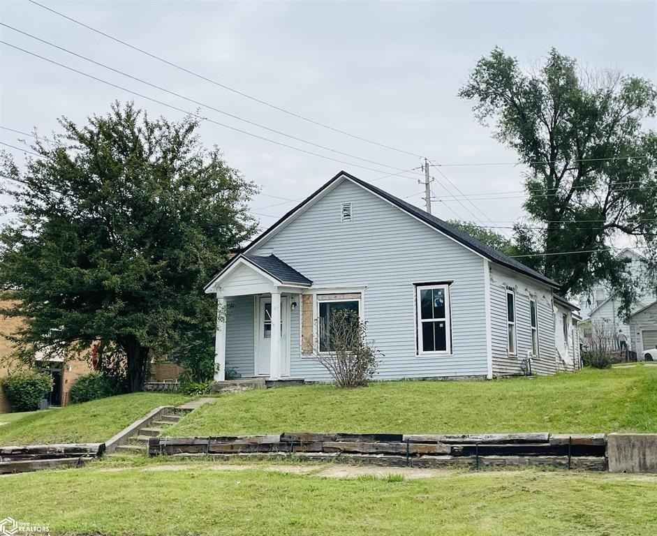 313 N Oak  