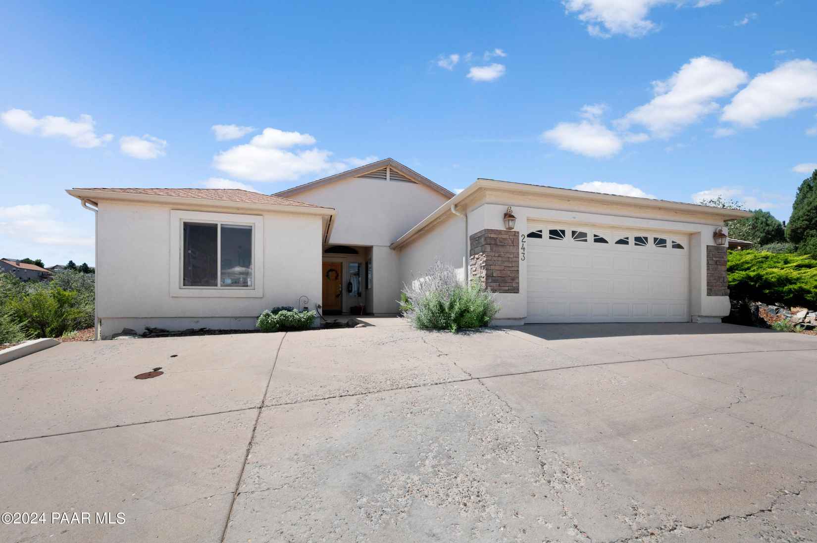 243 Lakewood Cir  