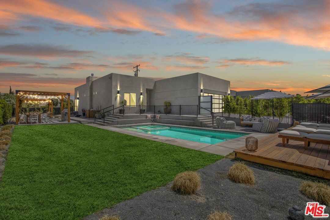 67600 Broken Arrow Ln  