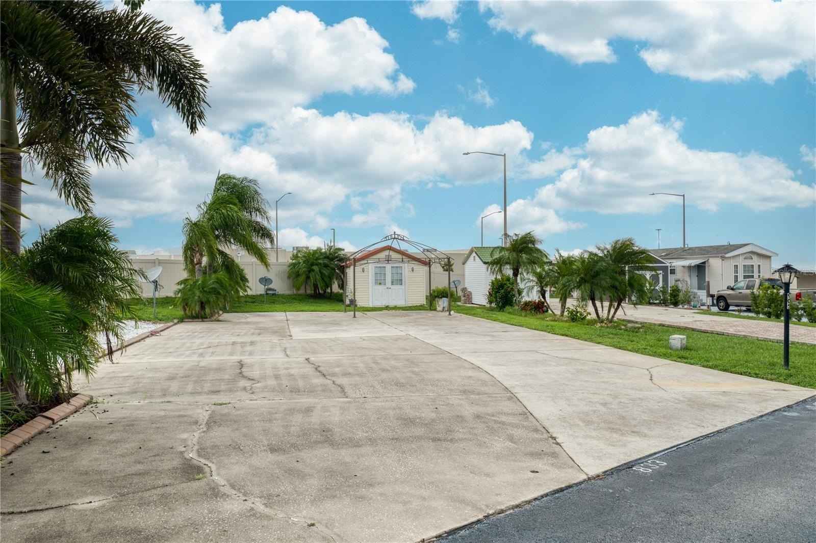 833 ST GEORGE Dr  