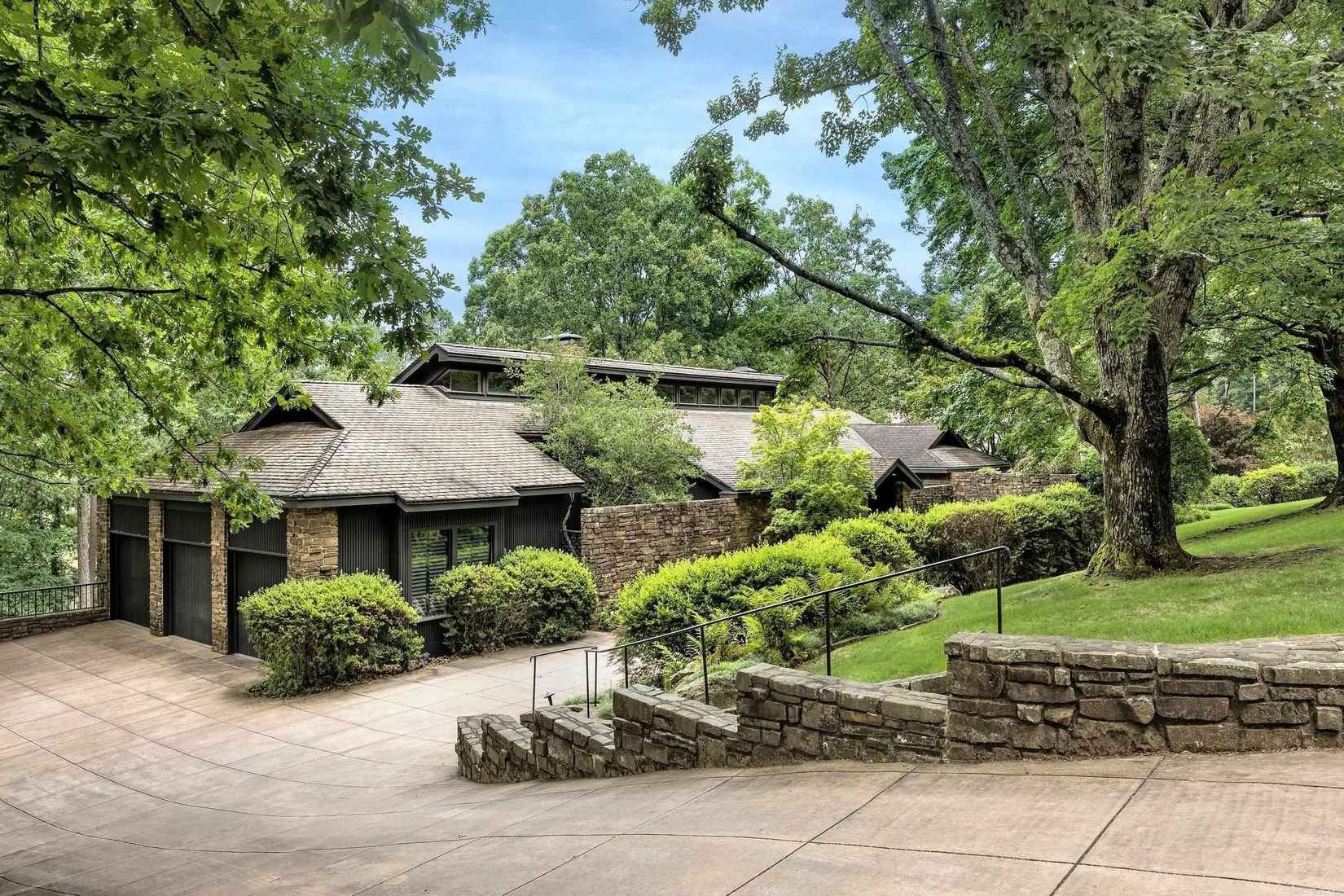 44 Carmel Dr Dr  
