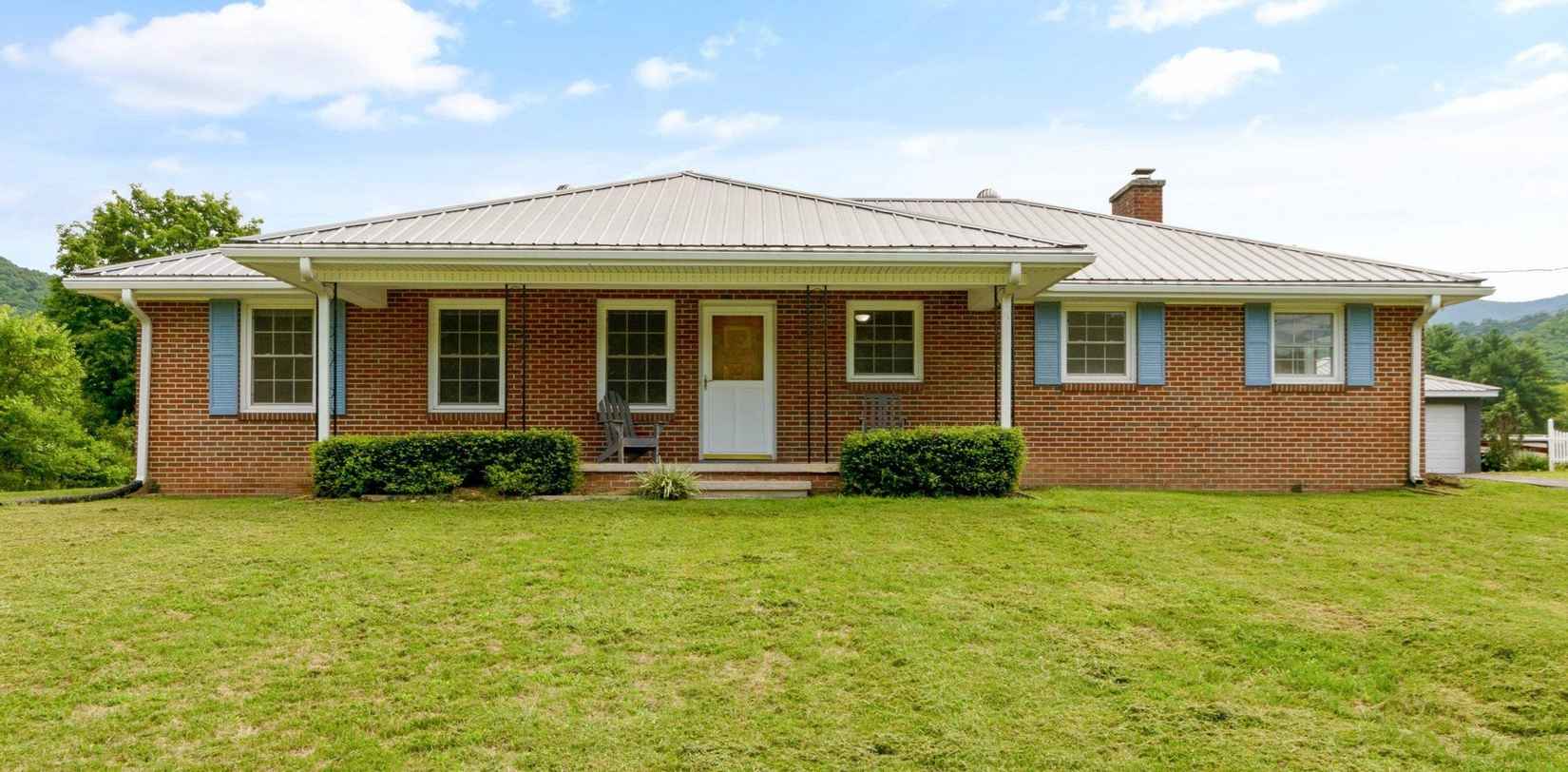 8727 Roanoke Rd  