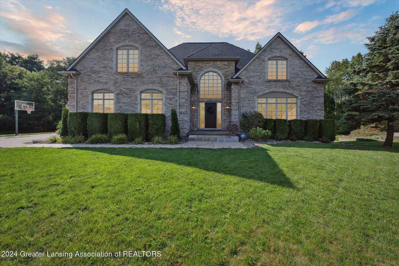 461 Raindrop Ct  