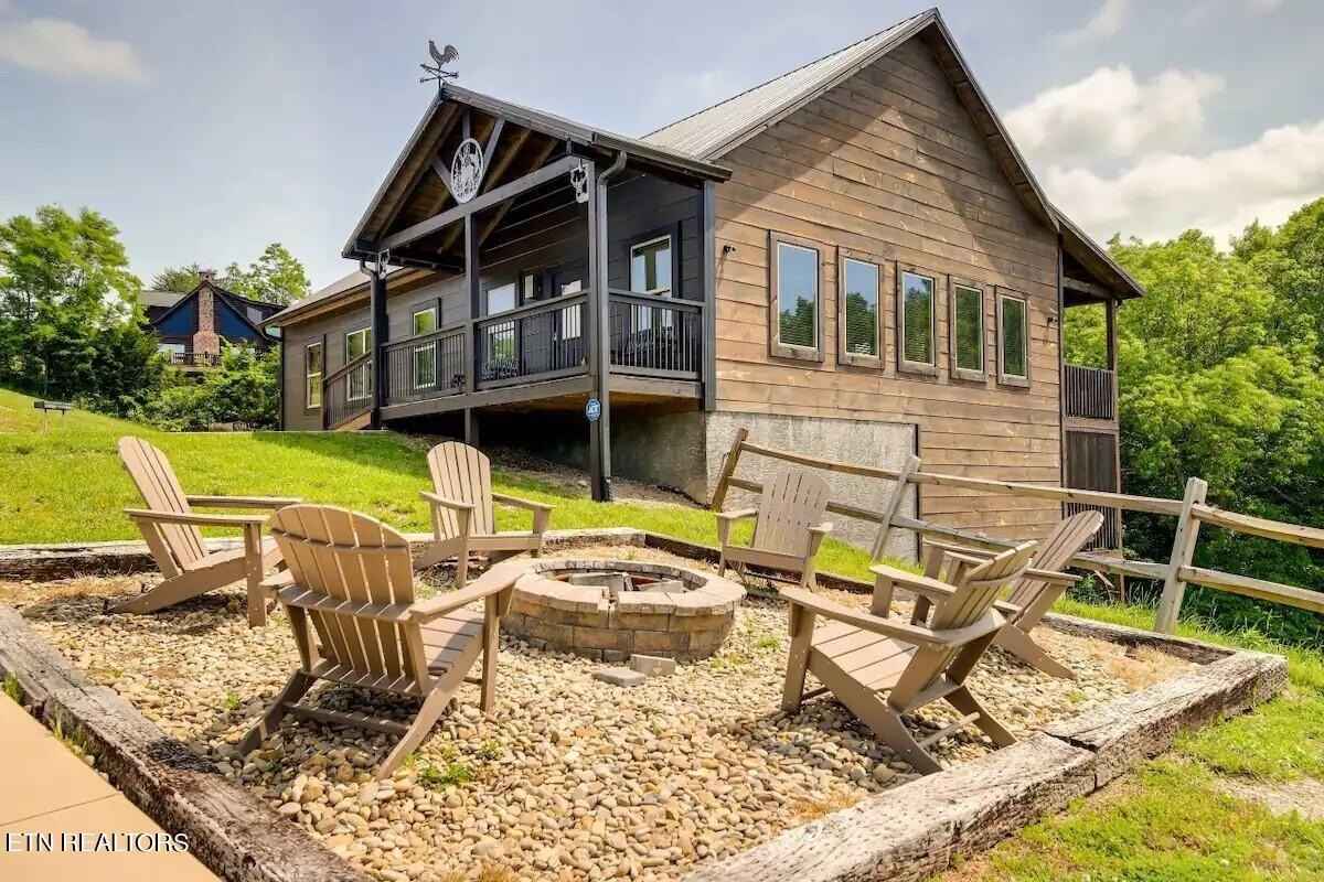 330 Oak Lk Dr  
