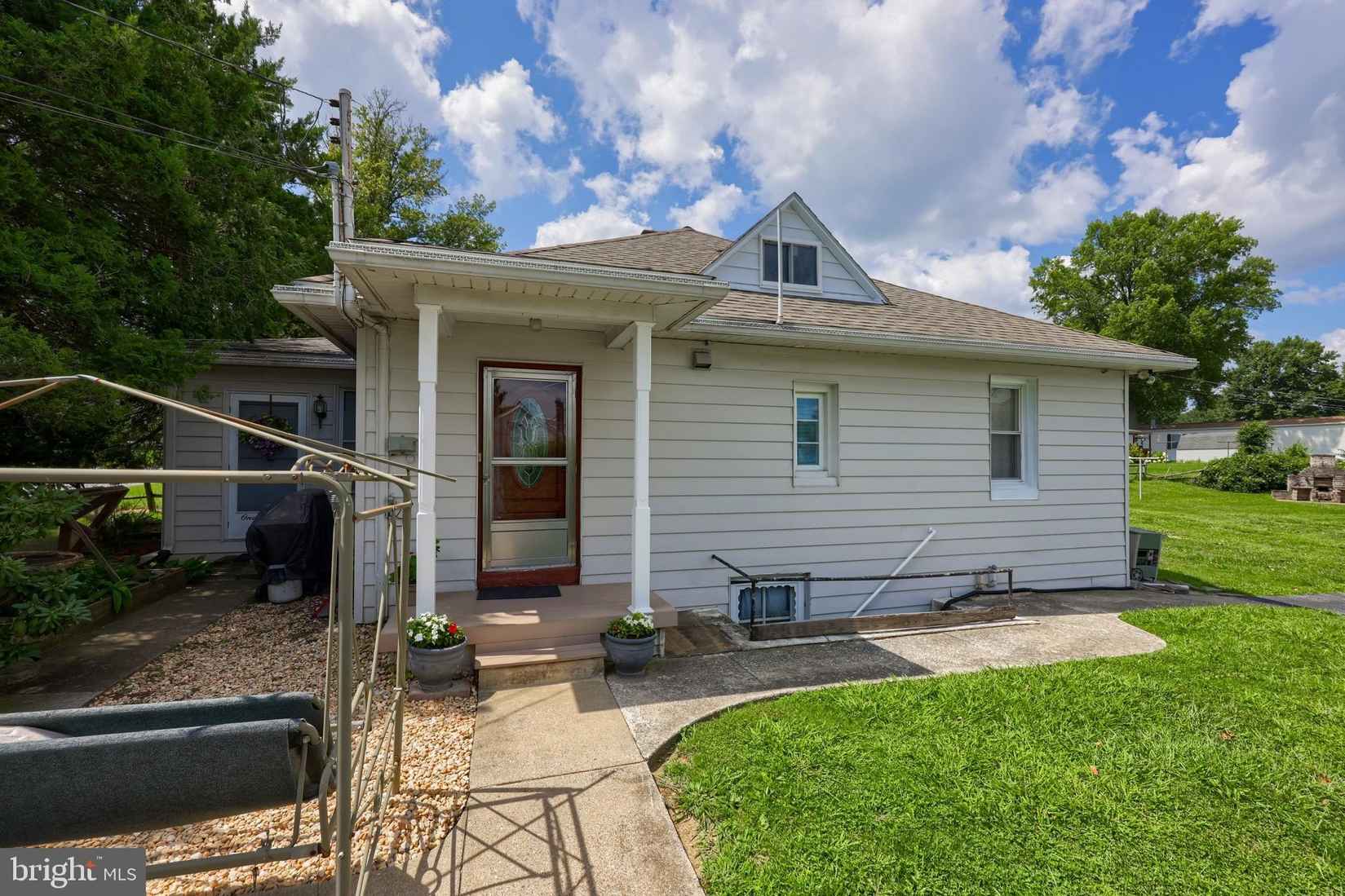 125 MEADOW Vly Rd  