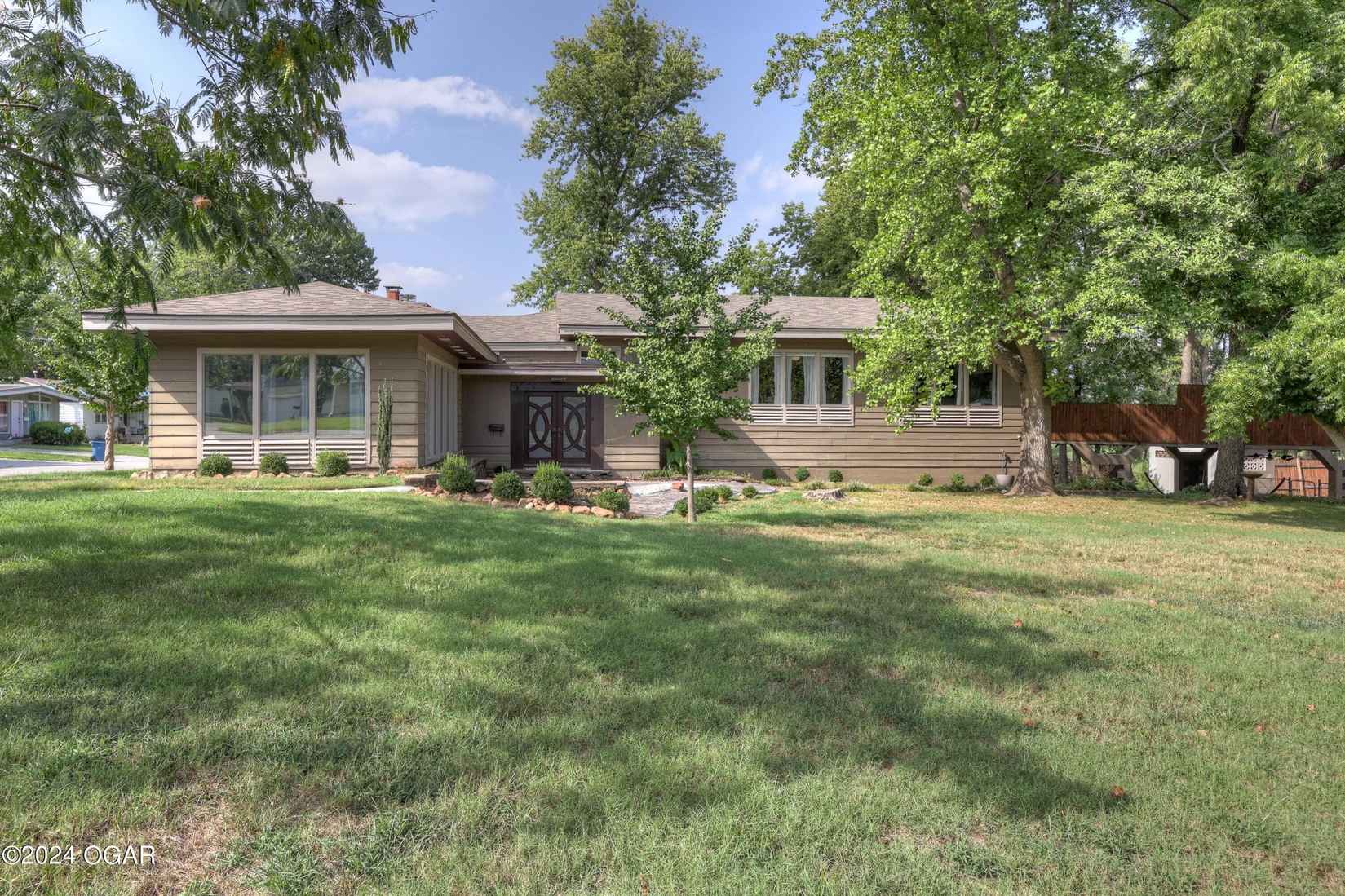 705 E Centennial Ave  