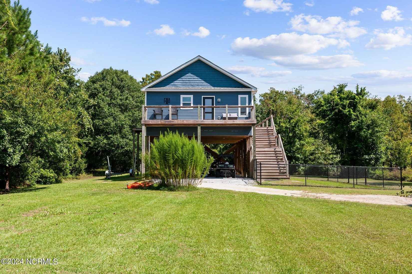 899 Harriett Ln  