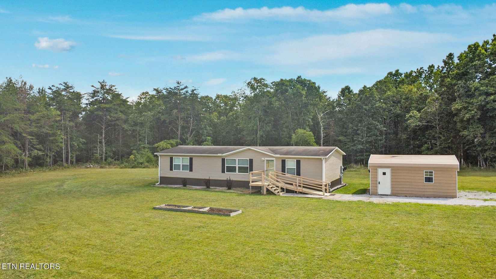 464 Lewis Loop  