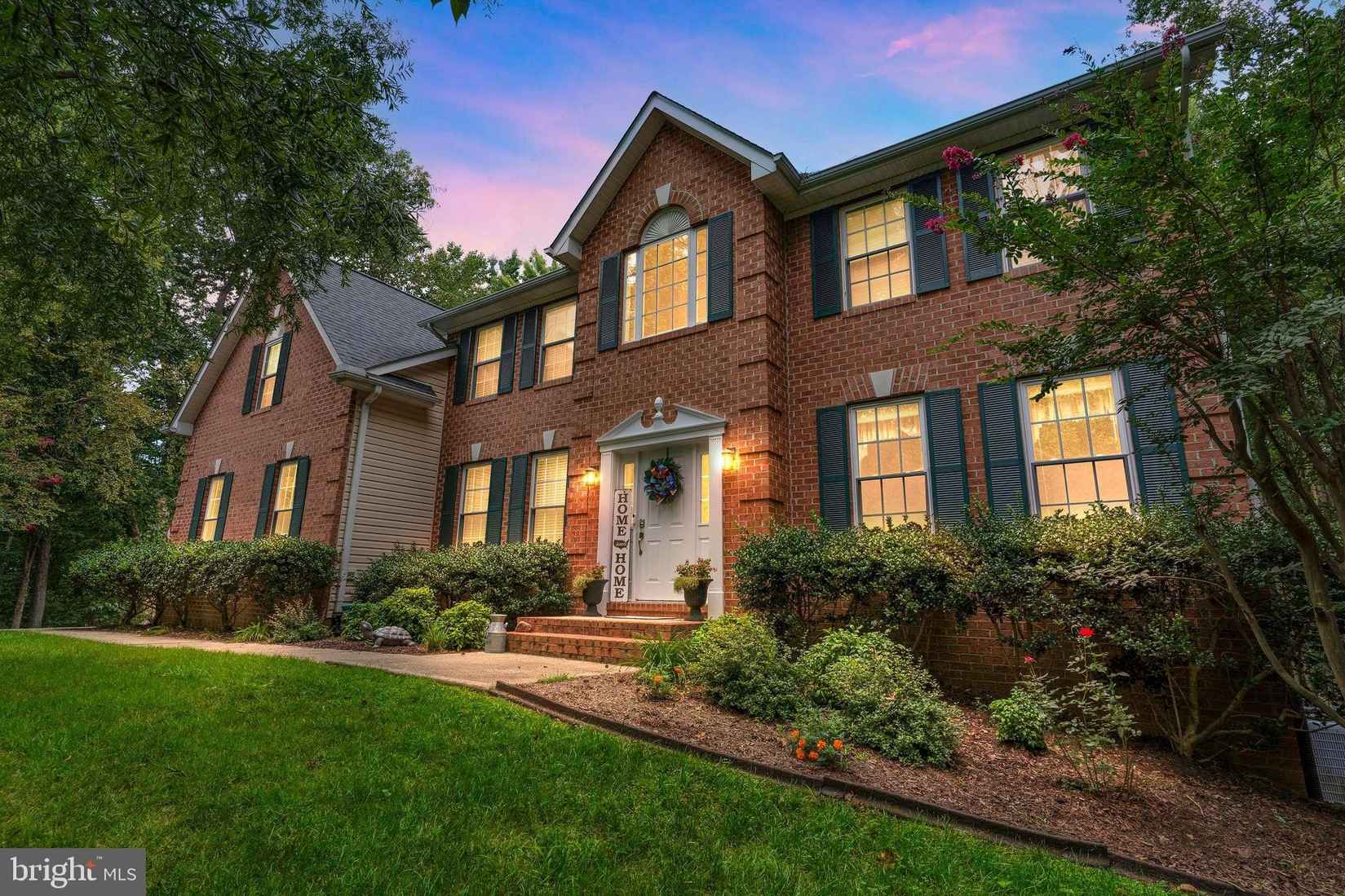 22876 WHITE SWAN Way  