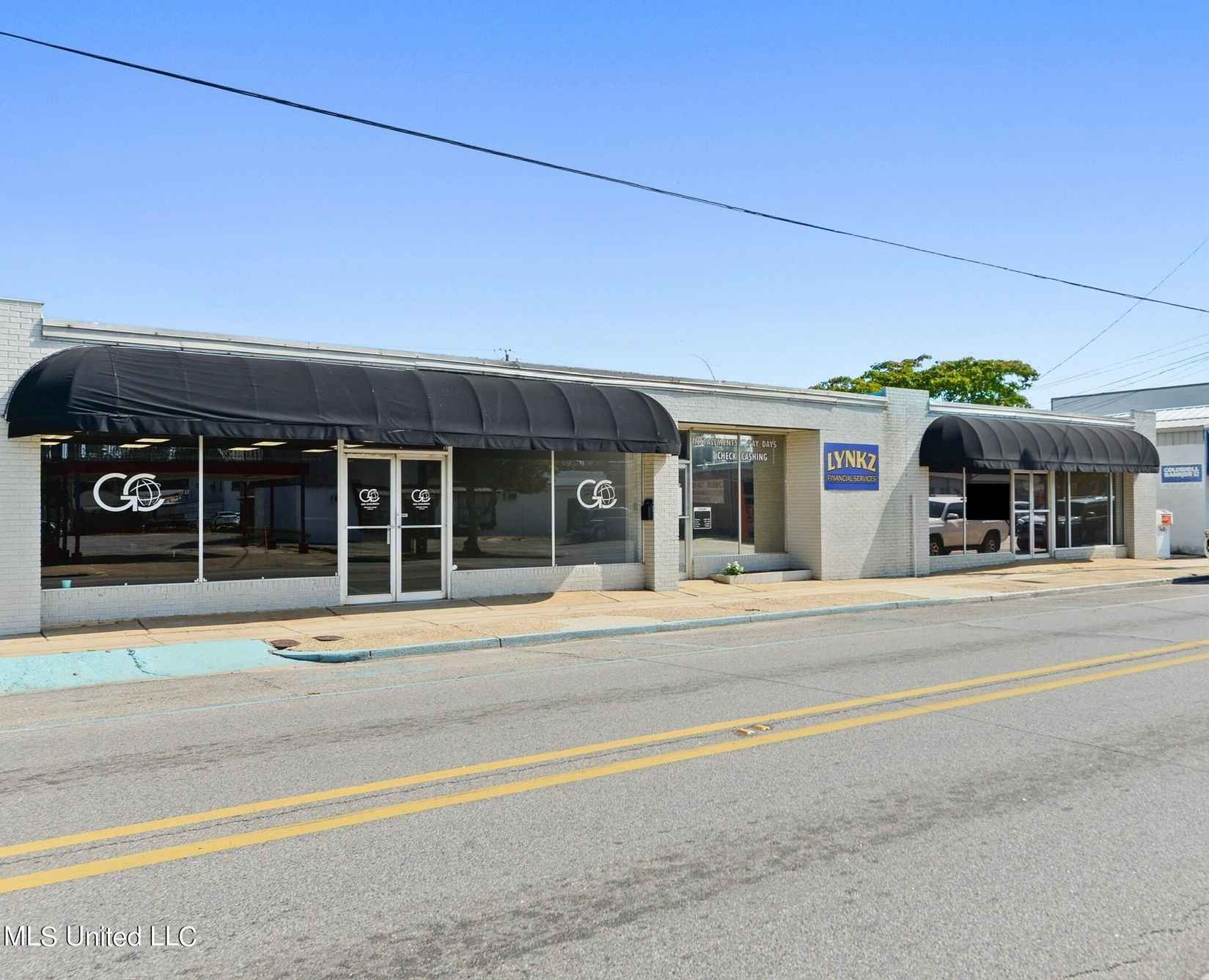5138/5140 Main St  