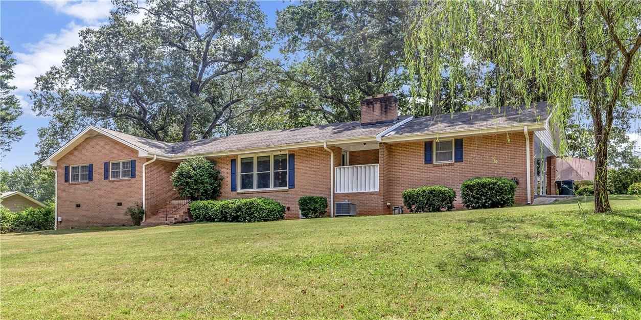 224 Earl Holcombe Dr  