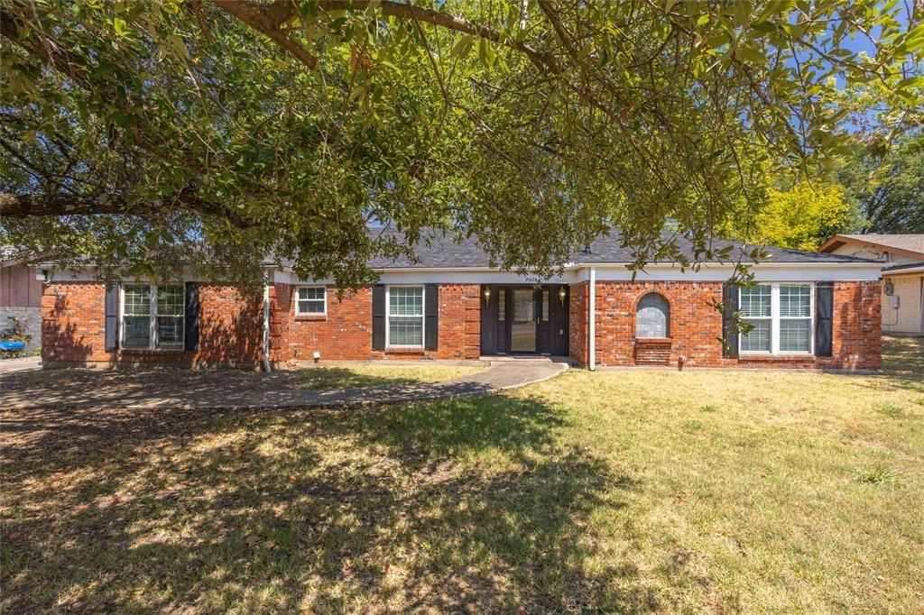 2304 Royal Ln  