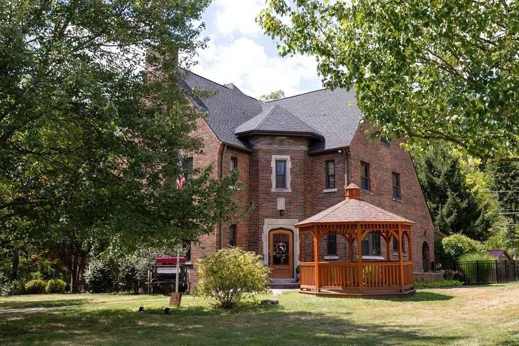 2 Hamilton Ave  