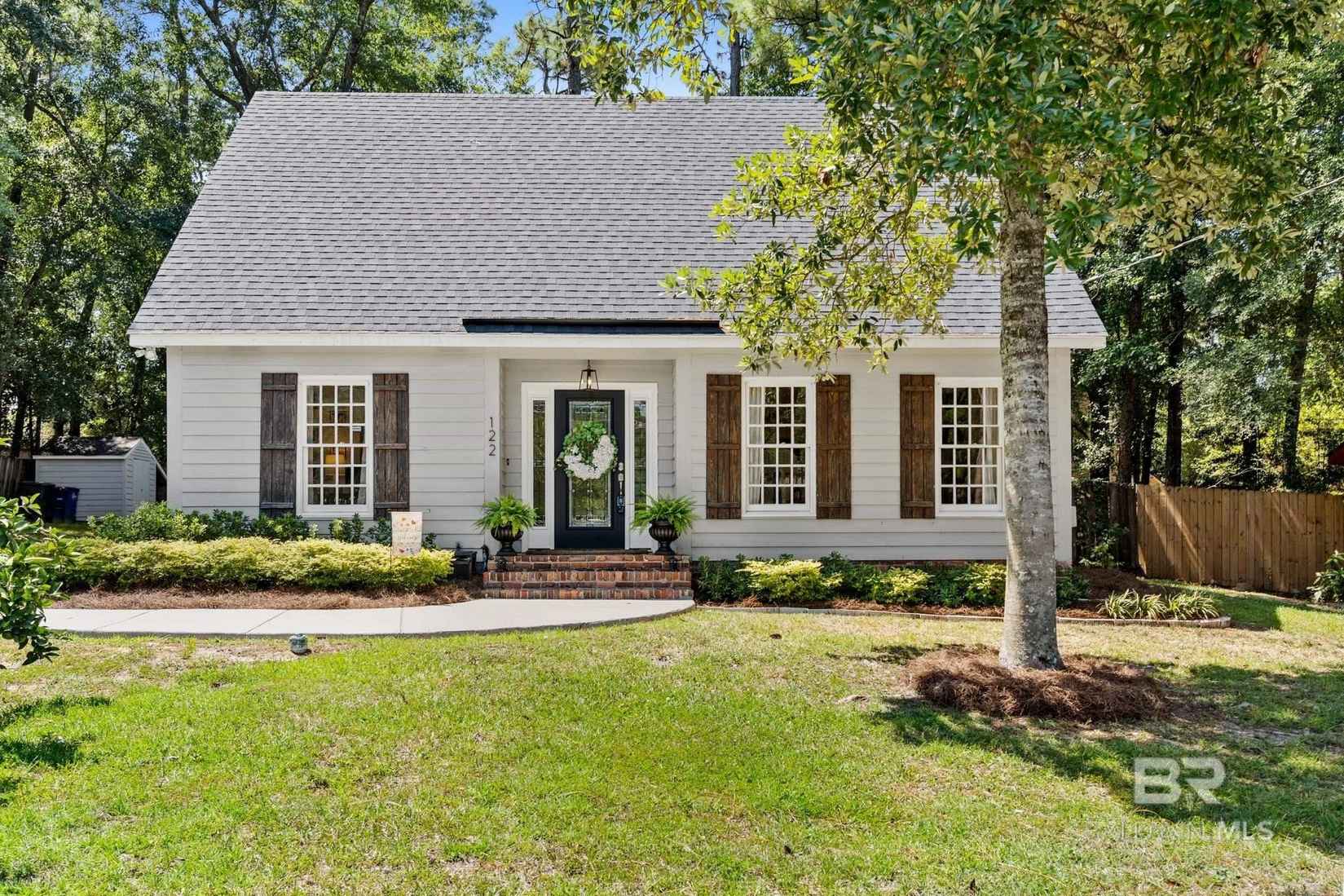 122 Ridgewood Dr  