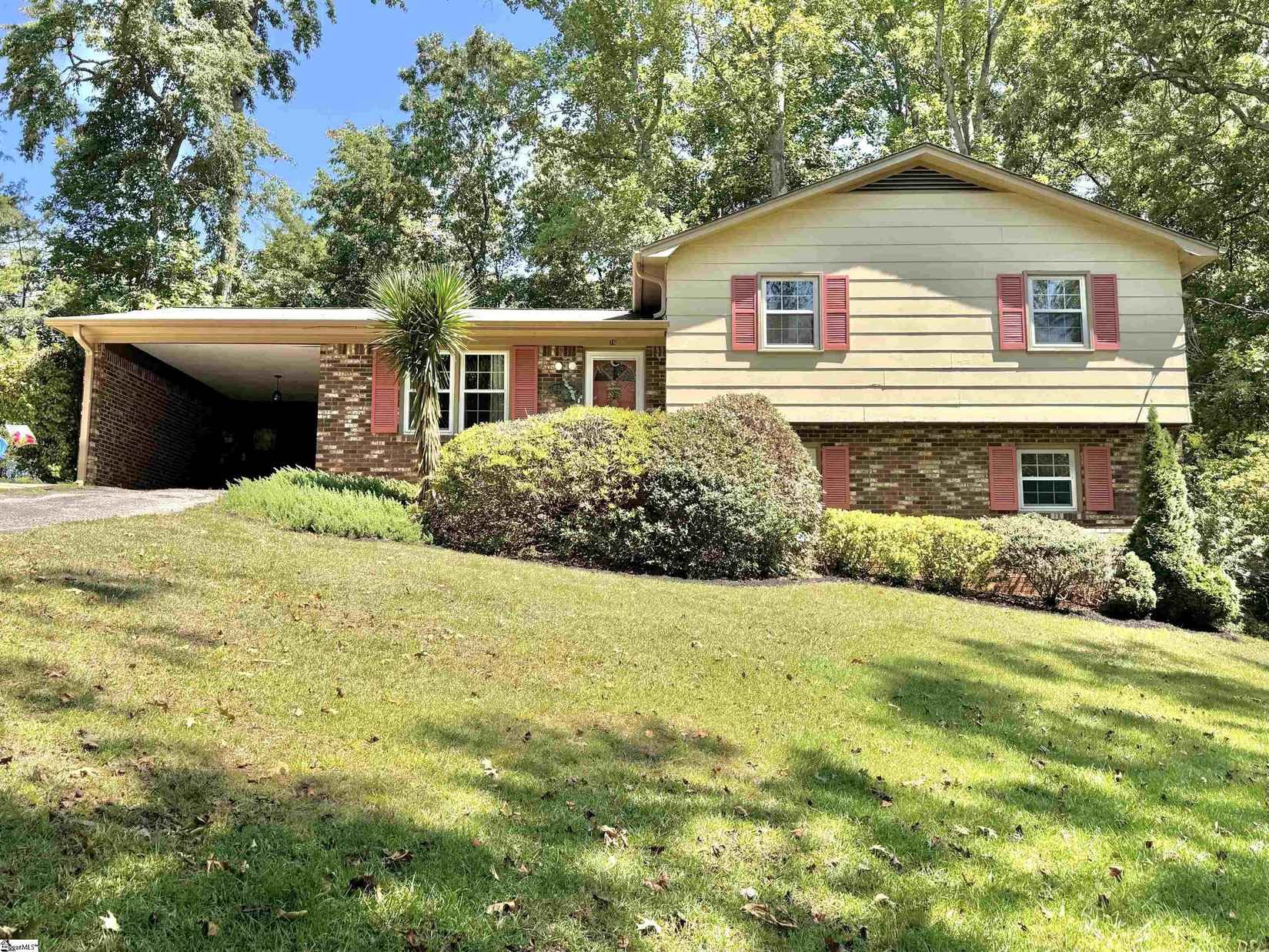 16 Ridgeline Dr  