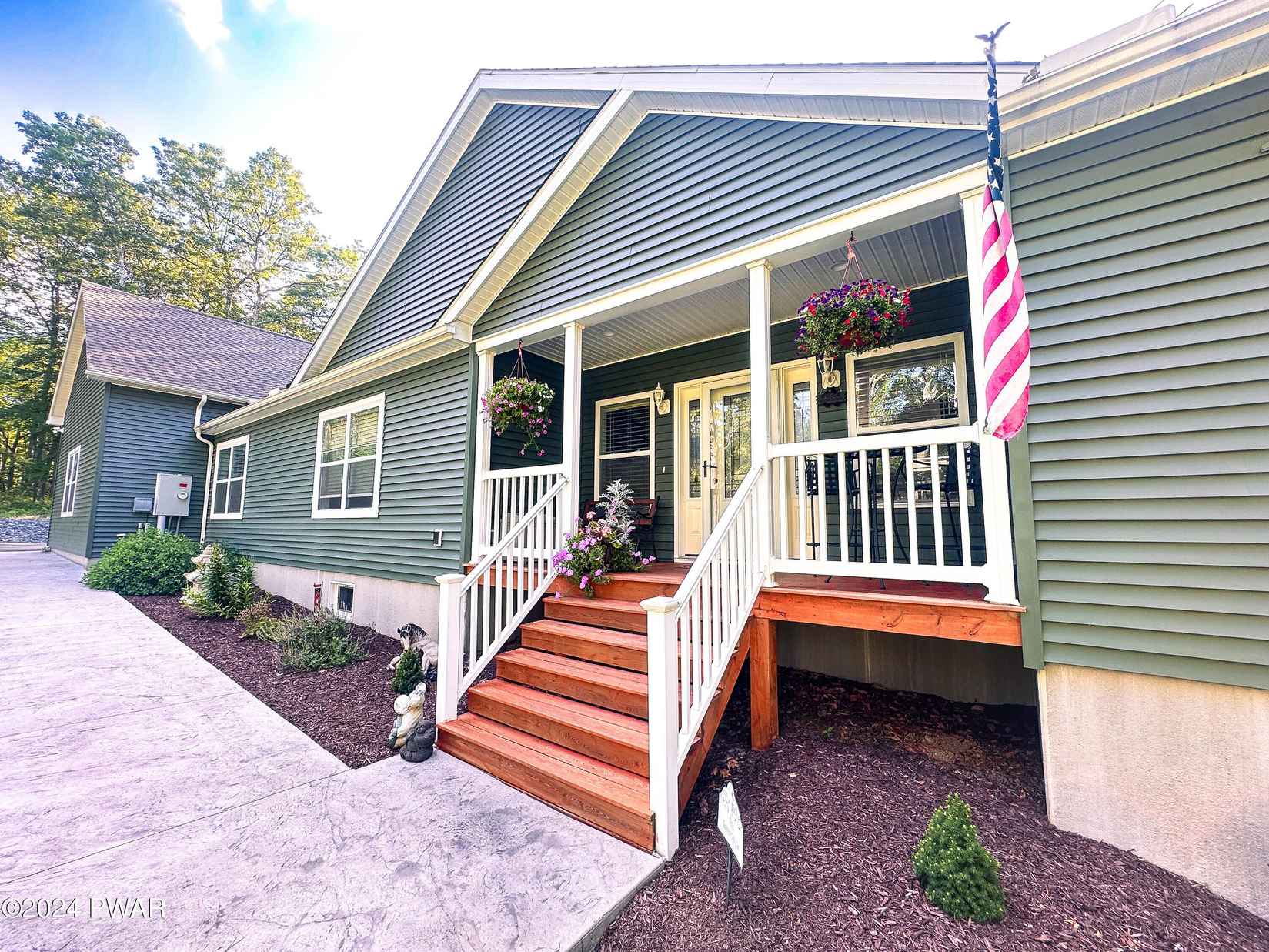 124 Wedgewood Dr  