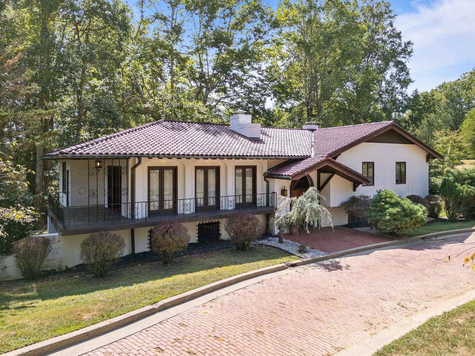 4 Nichols Dr  