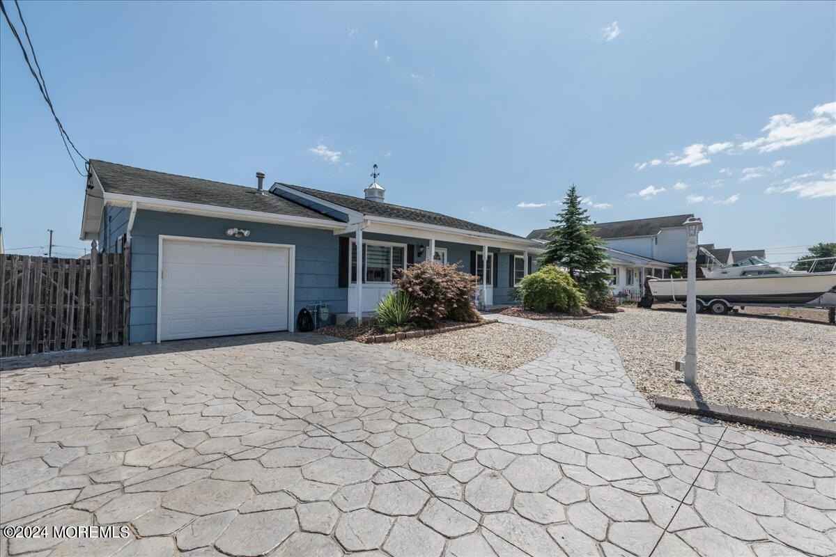 1210 Grebe Ct  