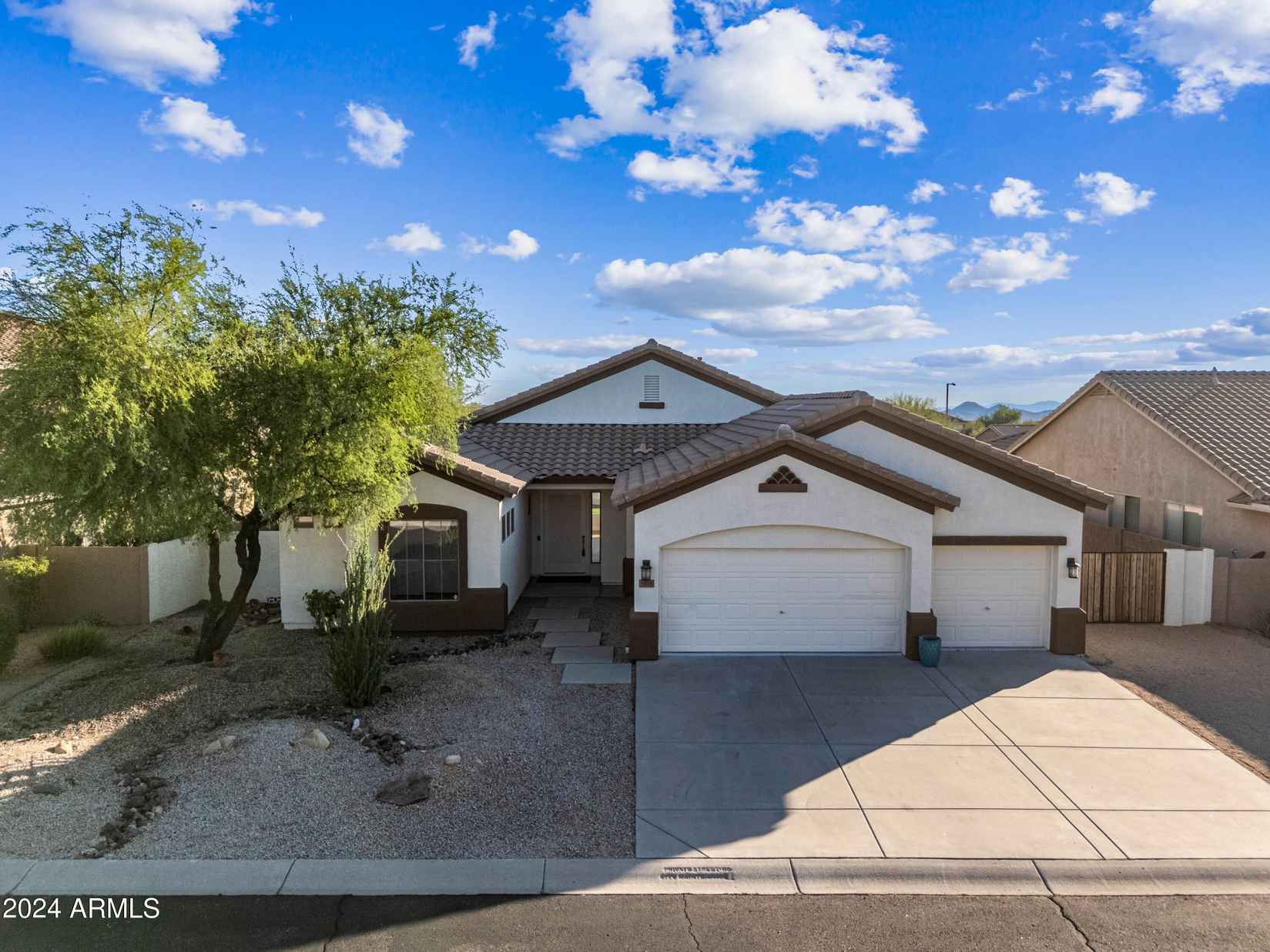 5525 E Dusty Wren Dr  