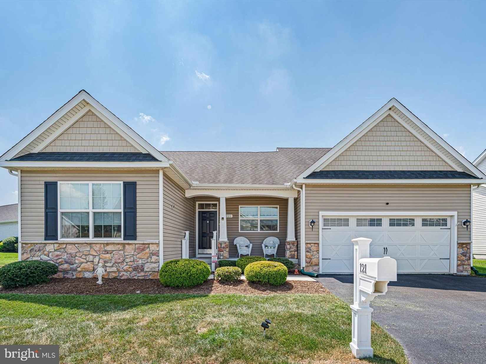 121 WINDING CARRIAGE Ln  