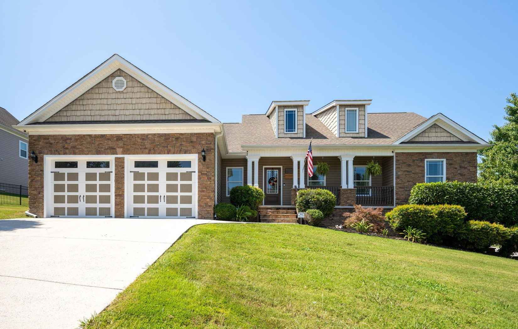 52 Running Oak Dr  