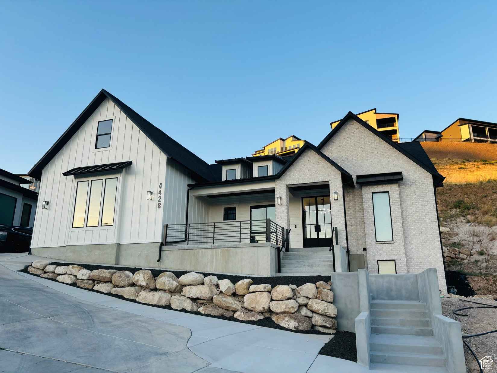 4428 N SUMMER  
