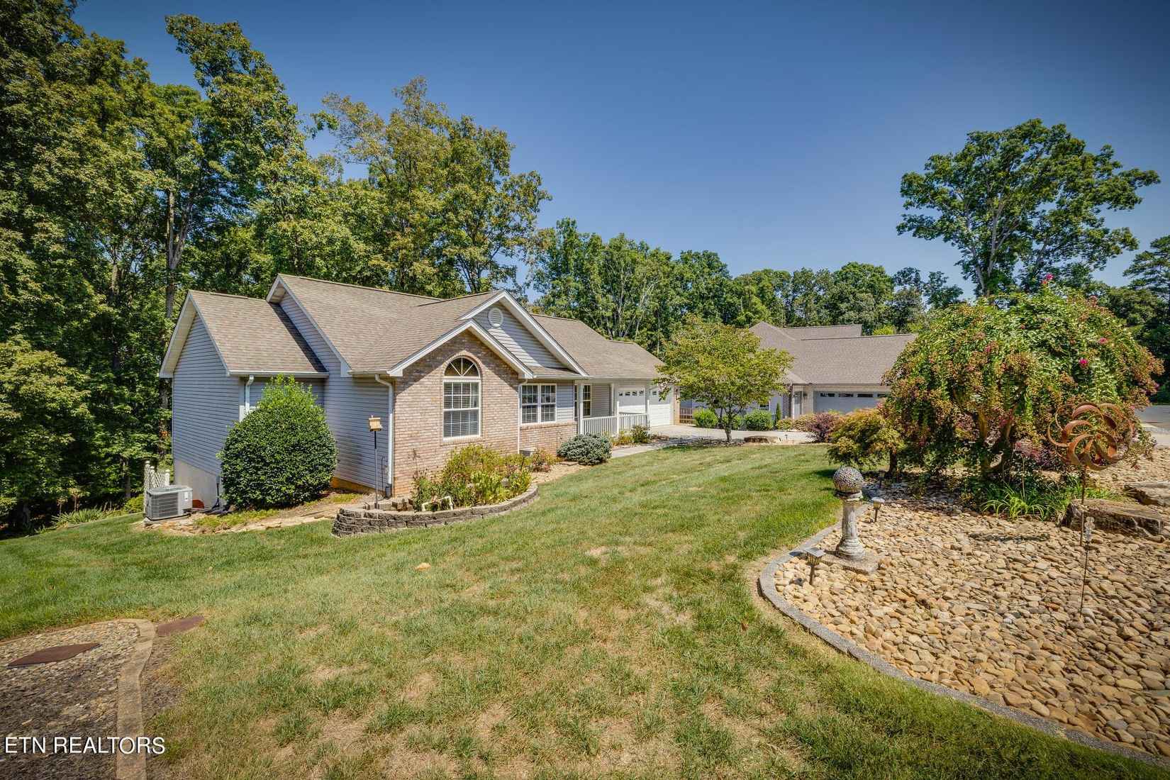 137 Kenosha Ln  