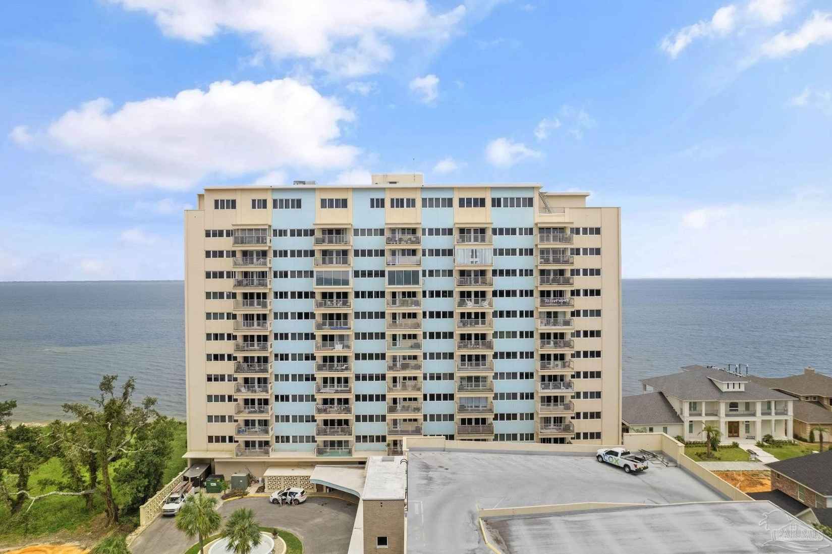 825 Bayshore Dr  