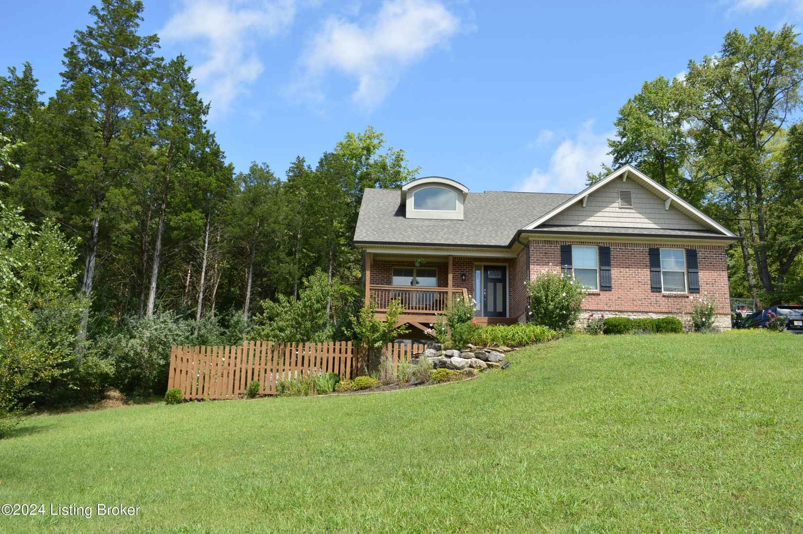 2823 Hollow Oak Dr  