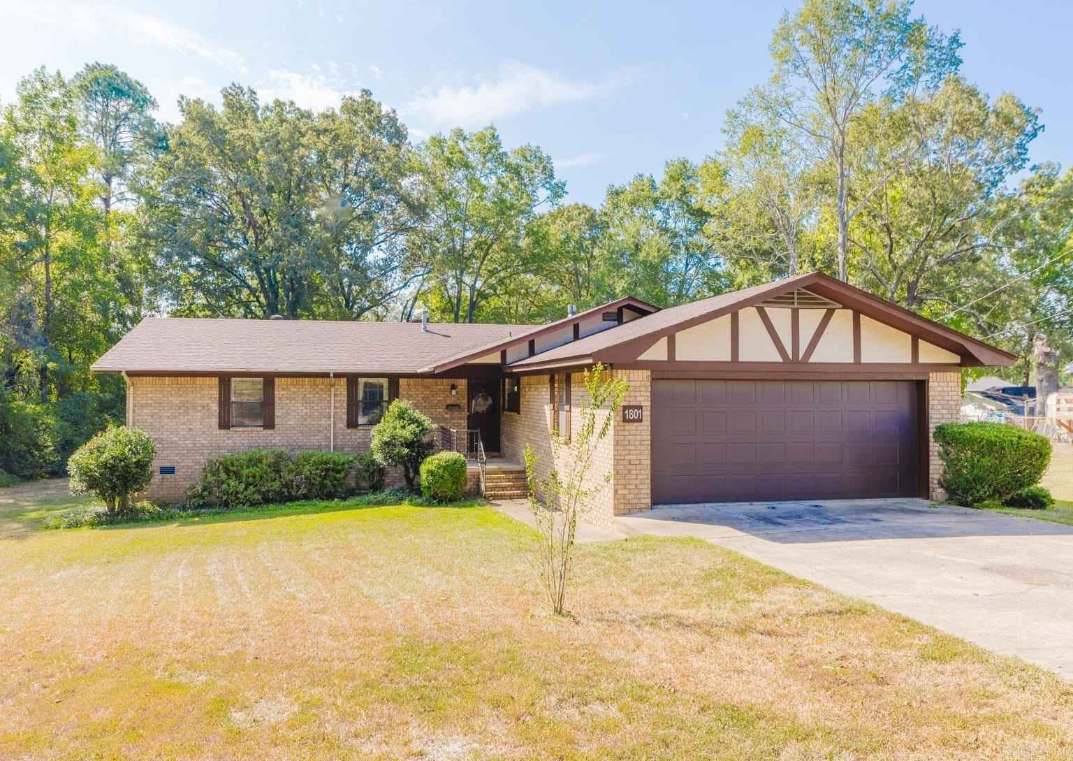 1801 Dogwood Dr  
