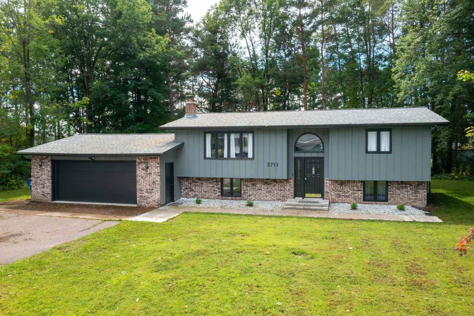 2711 Cres Dr  