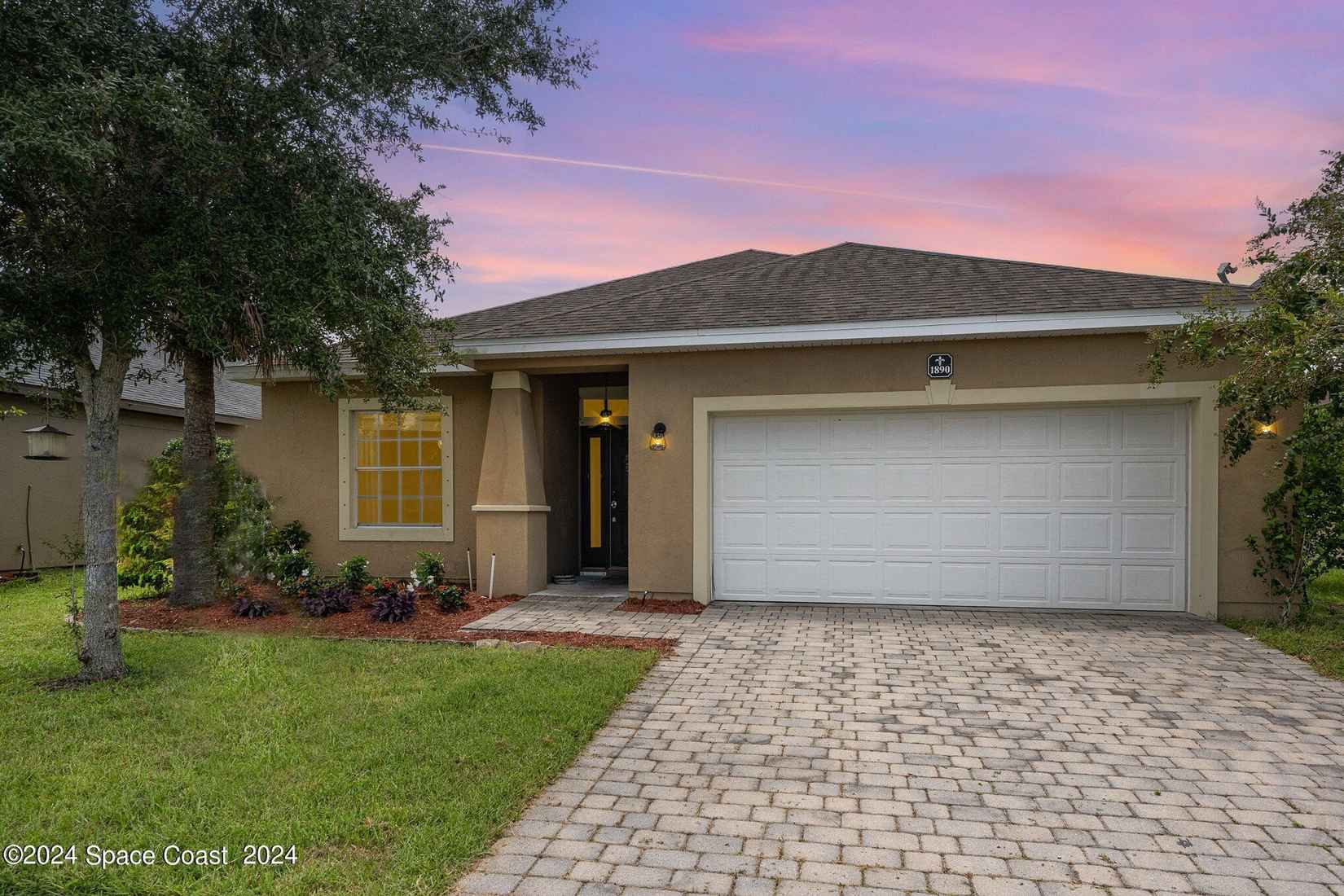 1890 Bridgeport Cir  
