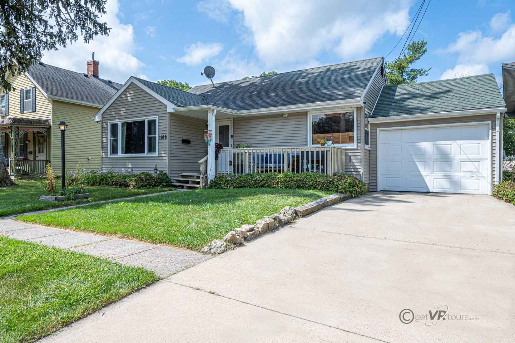 1019 3rd  