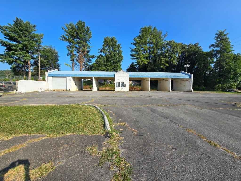 1708 Volunteer Pkwy  