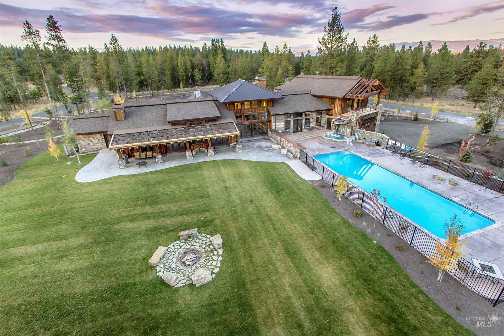 15 Meadowbright Dr  